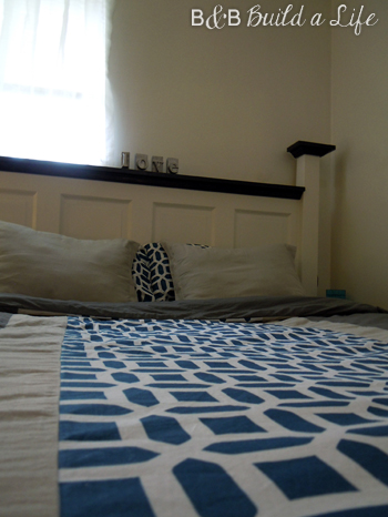 How I Met Your Mother inspired DIY Duvet @ BandBBuildALife.com