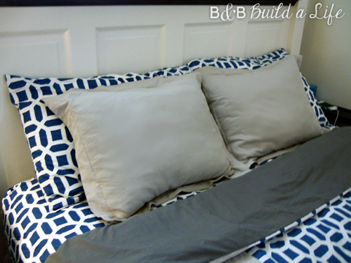 How I Met Your Mother inspired DIY Duvet @ BandBBuildALife.com