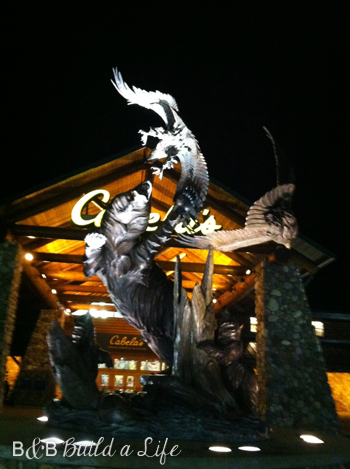 Cabela's entrance @ BandBBuildAlife.com