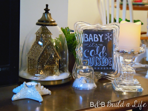 christmas coffee table decor @ BandBBuildALife.com
