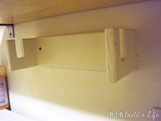 paper towel holder plans @ BandBBuildALife.com