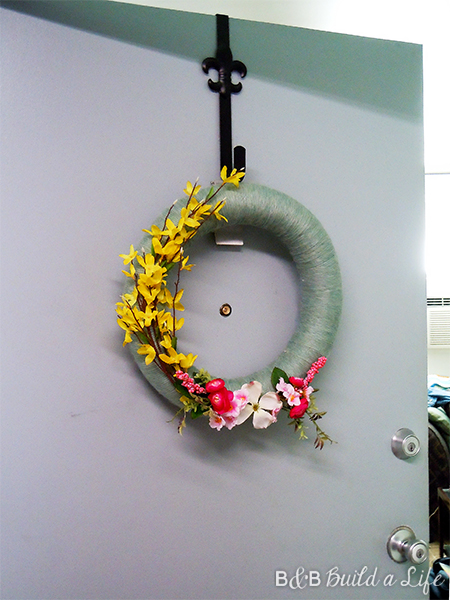 spring wreath @ BandBBuildALife.com