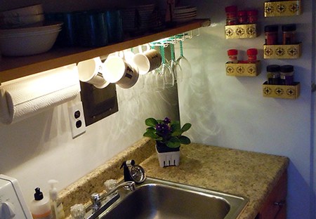 Kitchen task light @ BandBBuildALife.com