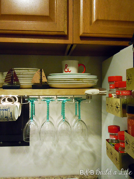 Kitchen task light @ BandBBuildALife.com