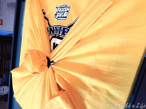 DIY Fan t shirt @ BandBBuildALife.com