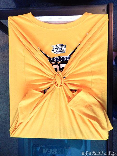 DIY Fan t shirt @ BandBBuildALife.com