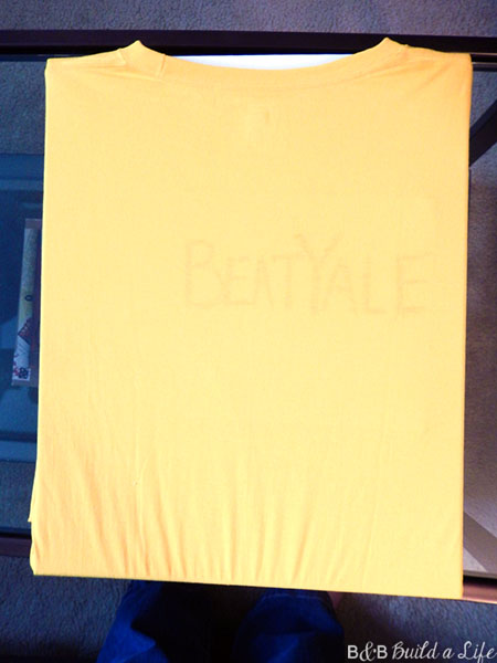 DIY fan t shirt @ BandBBuildALife.com