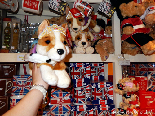 queen corgi @ BandBBuildALife.com