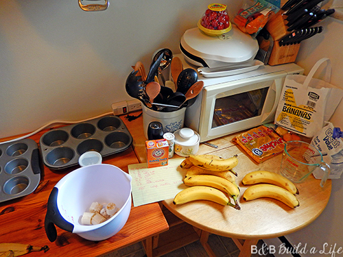 hot cocoa banana muffins @ BandBBuildALife.com