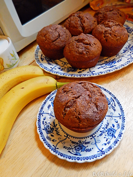 hot cocoa banana muffins @ BandBBuildALife.com
