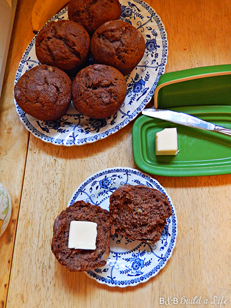 hot cocoa banana muffins @ BandBBuildALife.com