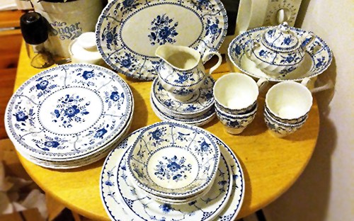 blue and white china dishes @ BandBBuildALife.com