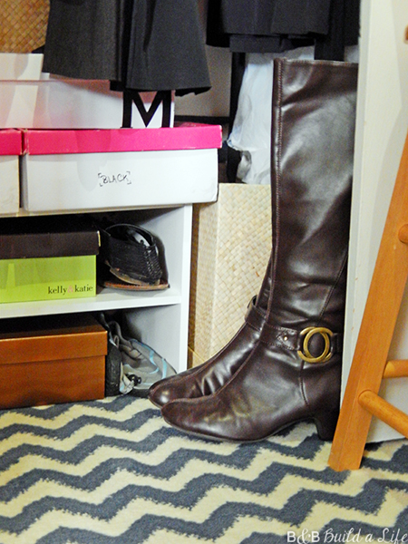 organizing shoes in a glam closet at BandBBuildALife.com