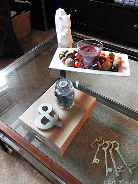 coffee table organization at BandBBuildALife.com