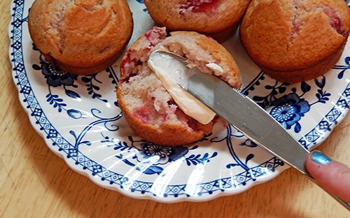 clotted cream pancake mix muffins at BandBBuildALife.com