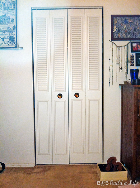 tiny closet at bandbbuildalife.com