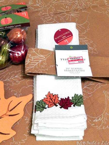 simple thanksgiving tablescape at BandBBuildALife.com