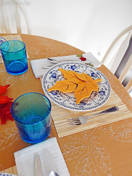 simple thanksgiving tablescape at BandBBuildALife.com