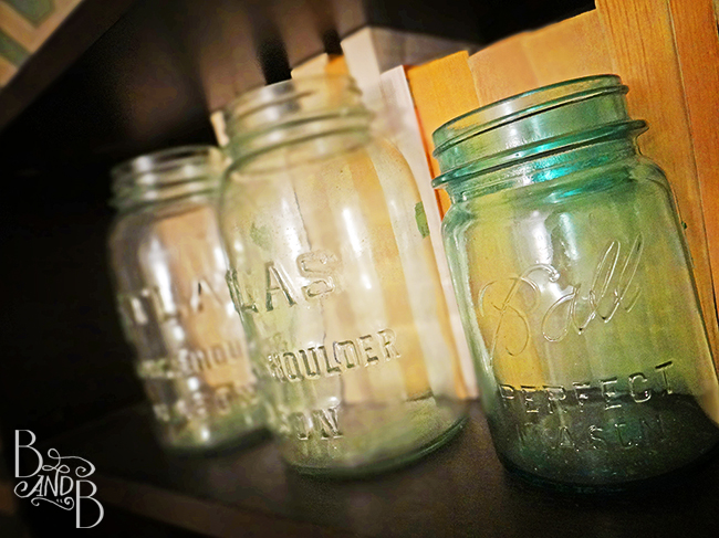 antique blue mason jar thrifting at BandBBuildALife.com